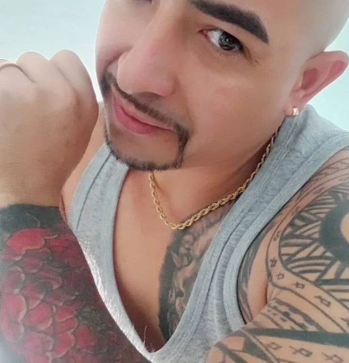 valentino_noir's most recent online preview