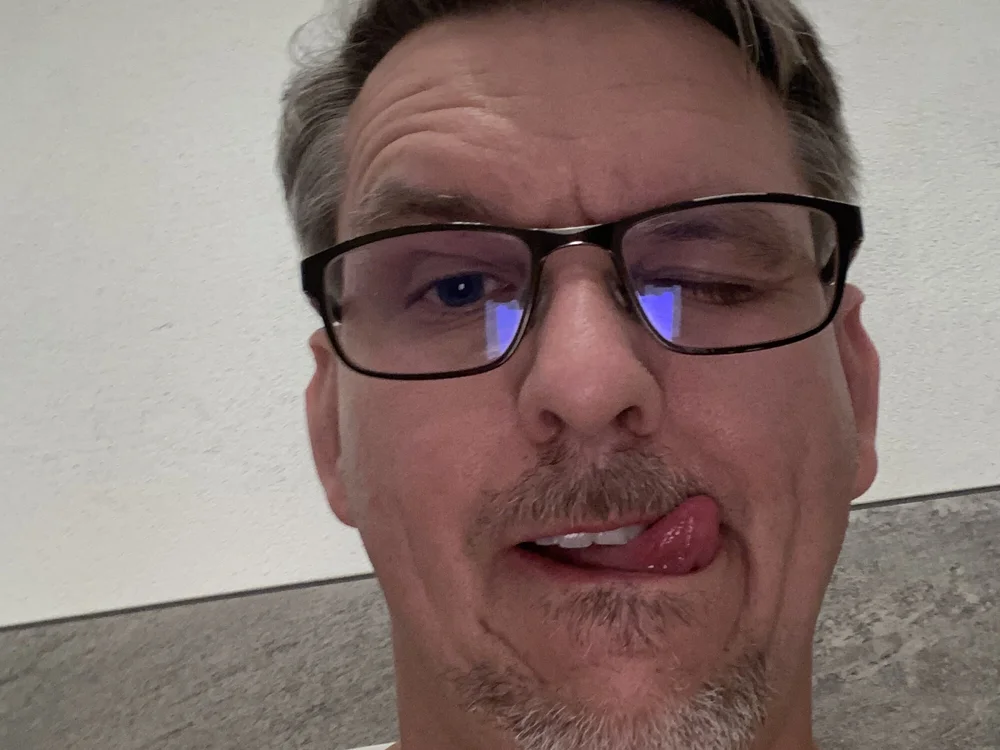 HomemadeOriginal2's Offline Chat Room