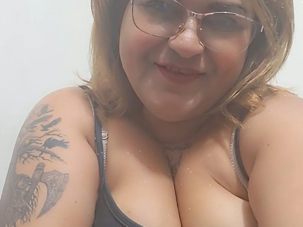 naylah_dayan's Offline Chat Room