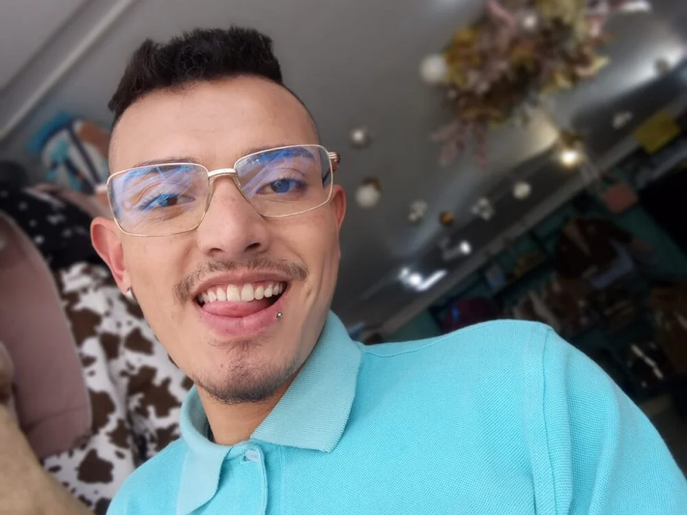 _jesussuarez Offline XXX Chat