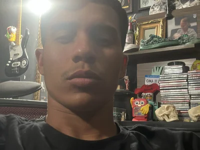 Novinho15xz Male Rubbing Online Webcam Strip