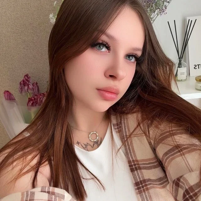 VallieBronstade cam model