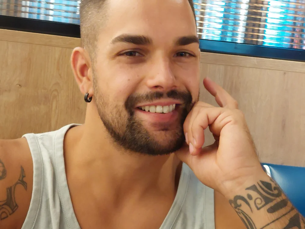 Badmanfit's Offline Chat Room
