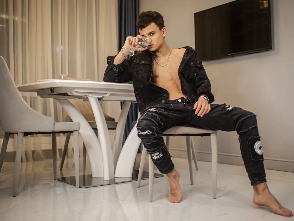 Orlando_Bloom's Offline XXX Chat