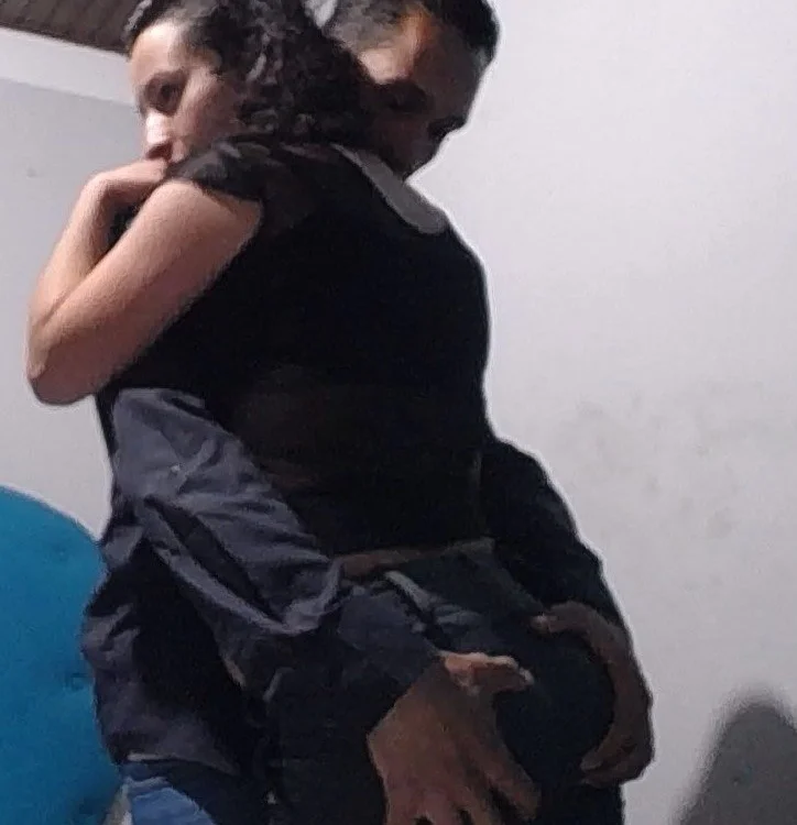 extreme_couple's Offline Chat Room