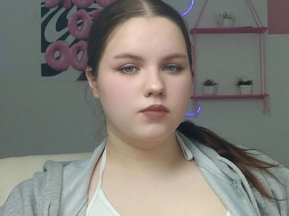 Kitty_Mia_Kitty Offline XXX-Chat