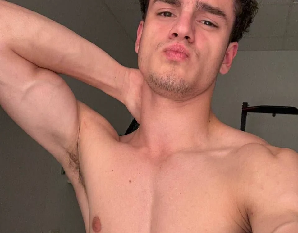 Brad_Holloway Chat XXX Ngoại tuyến