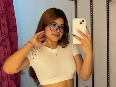 Mia_castano Female Footjob Striptease Webcam