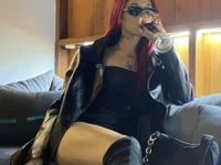SkinnyFoxy élő XXX-chatje