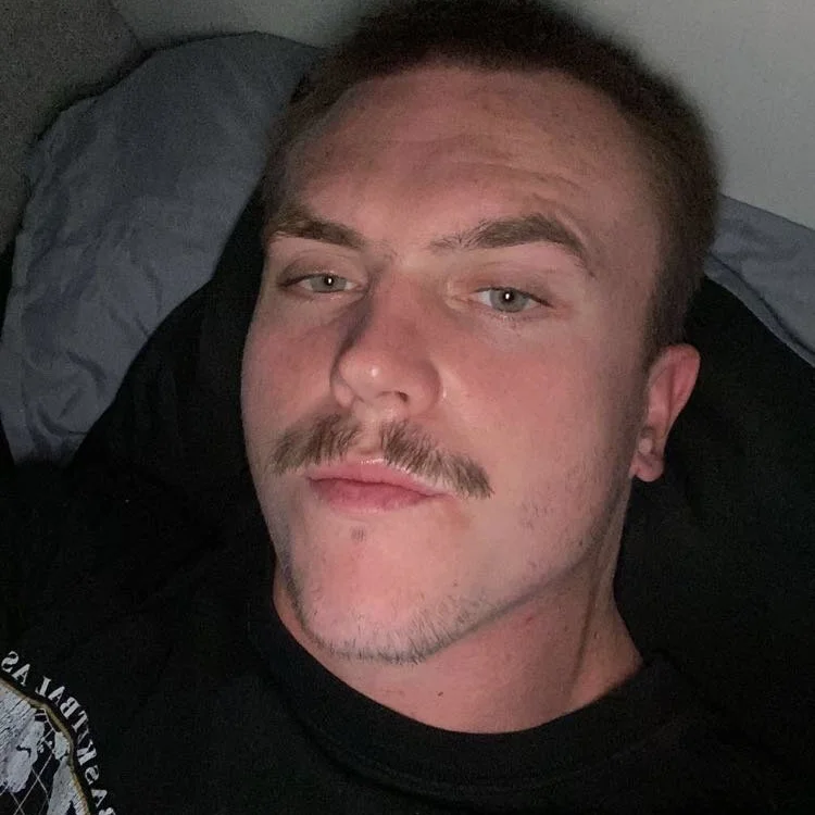 BaileyBig7inch's Offline Chat Room