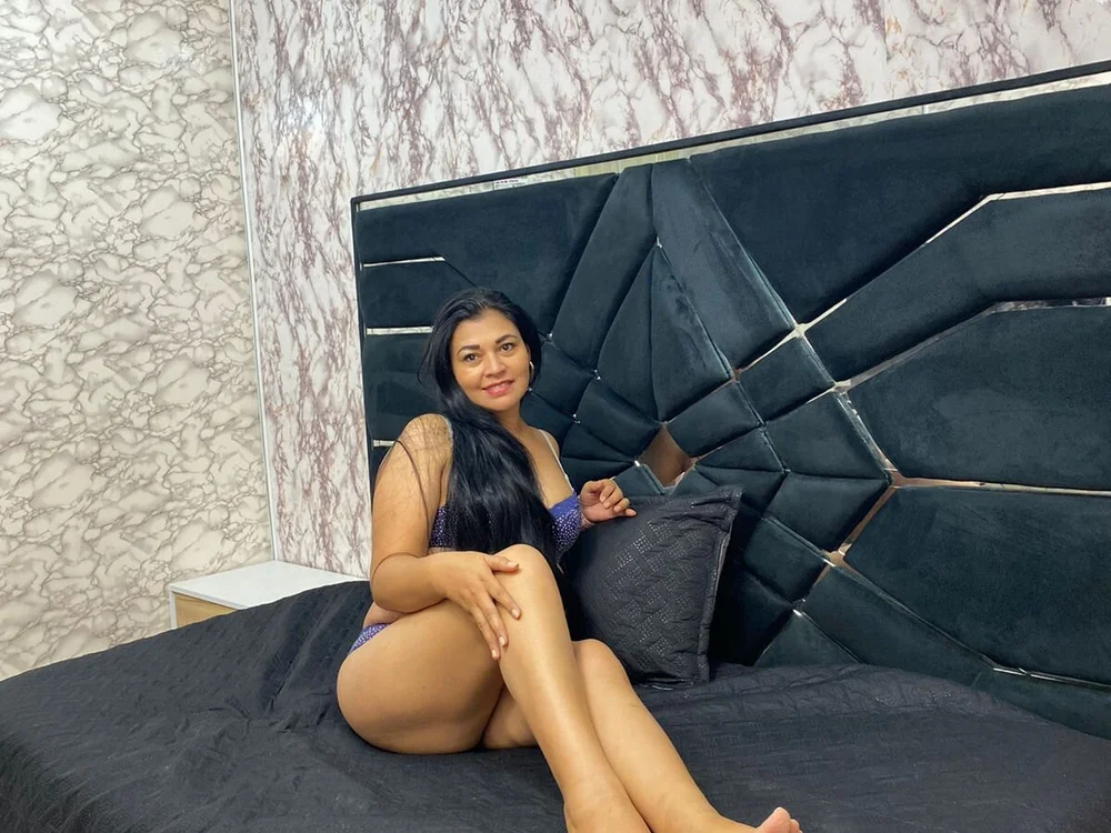SCARLETT_MILF's Offline Chat Room