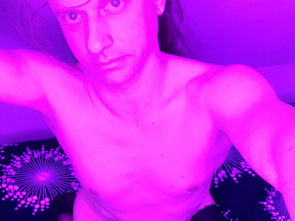 TransAngelViktoria's Offline Chat Room
