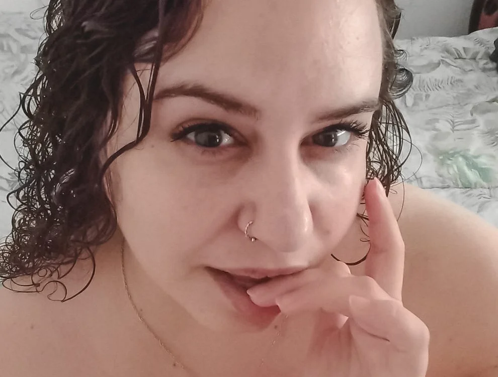 Monse-bbw's Offline Chat Room