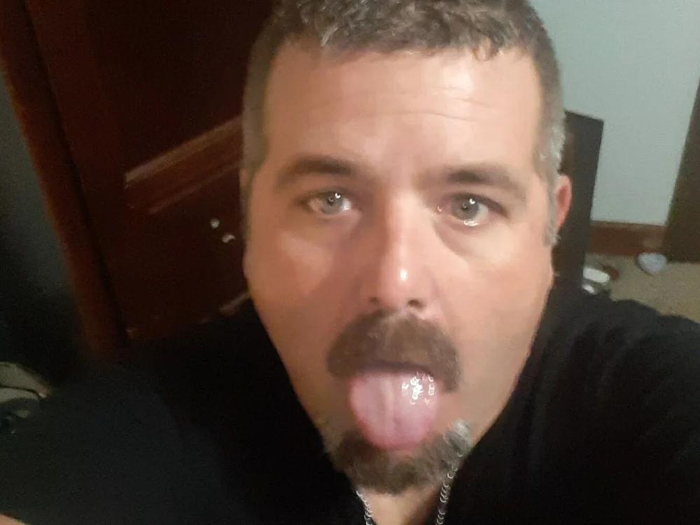 cuckhubbyinga's Offline Chat Room