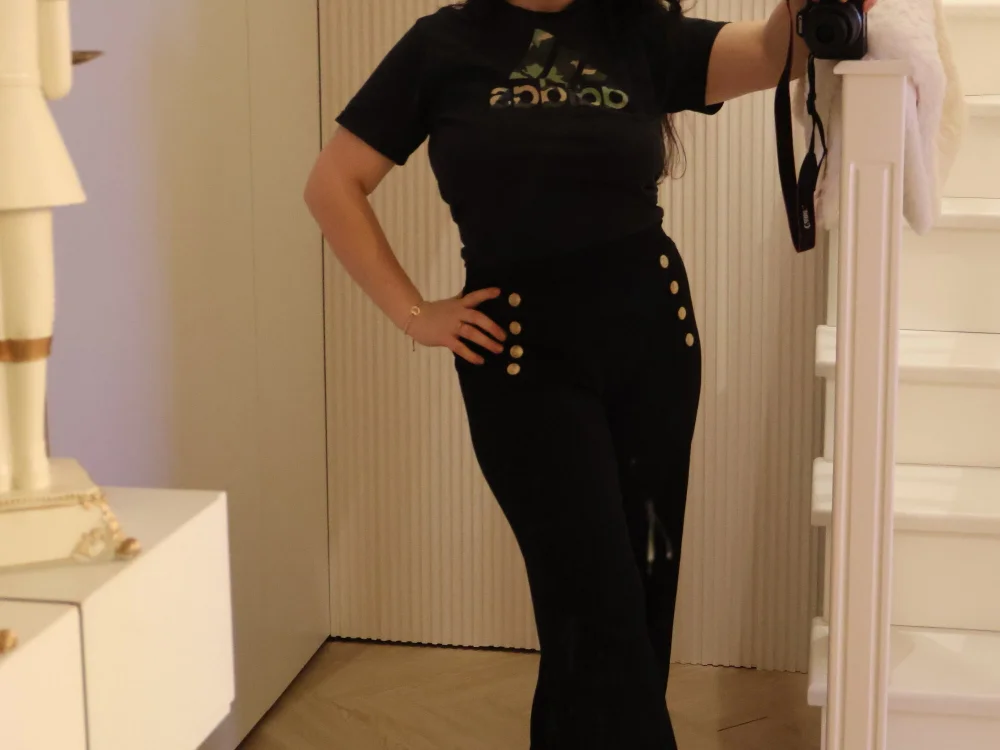 Valet1na45's Offline XXX Chat