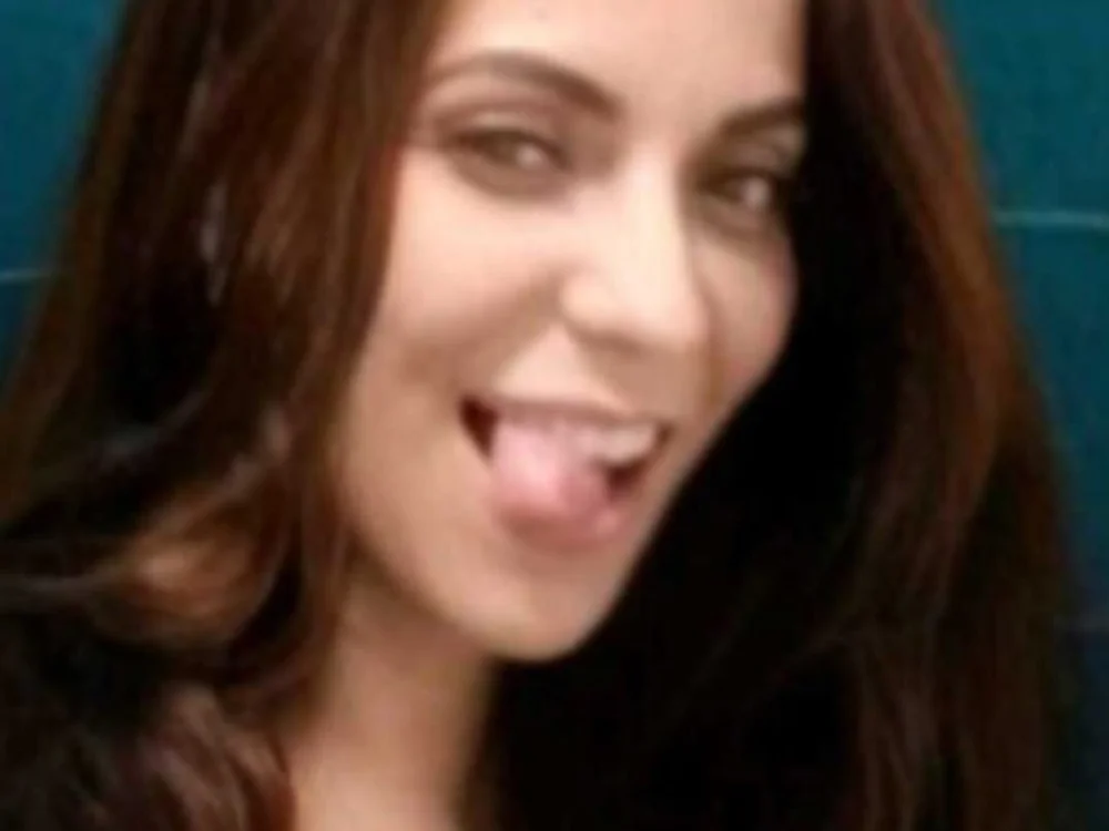 Rhias69's Offline Chat Room