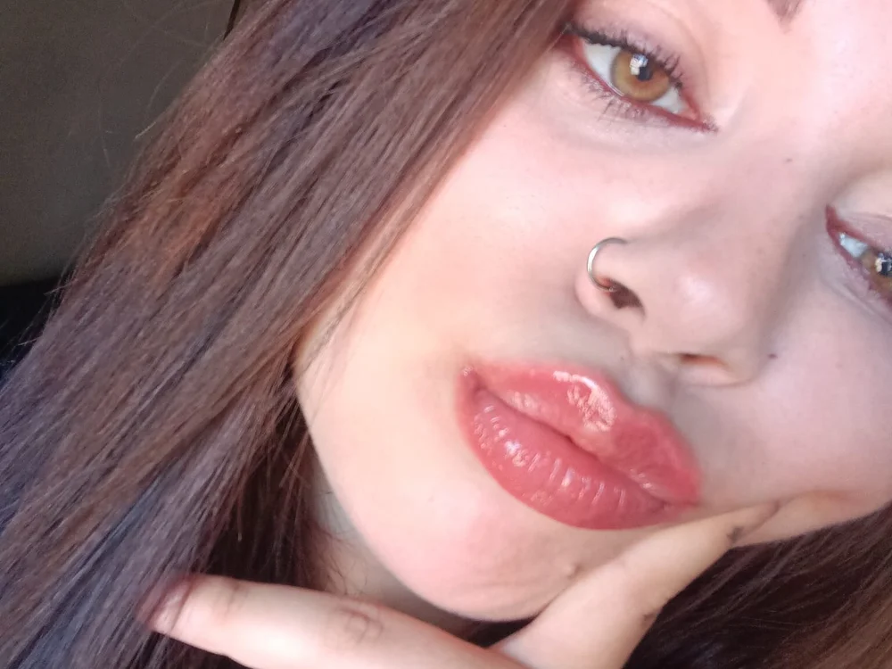 Miss_Ilaria's Offline XXX Chat