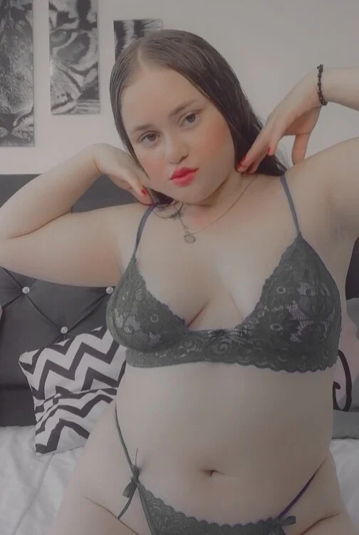 Rosalia_08's Offline Chat Room