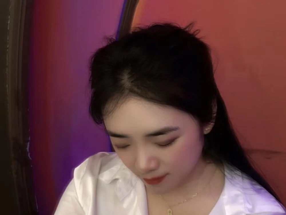 Ywoui010 離線 XXX 聊天