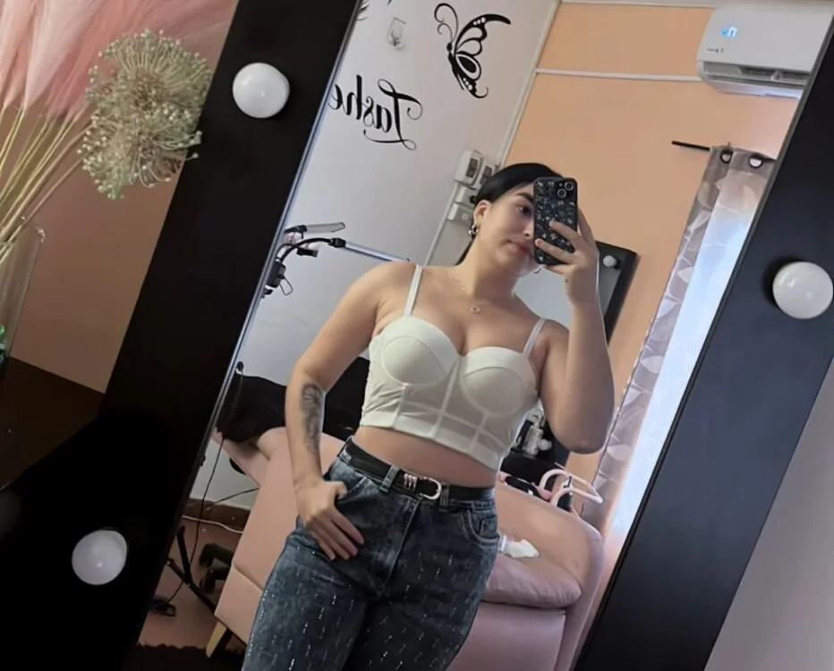 MiaLeon09's Offline XXX Chat