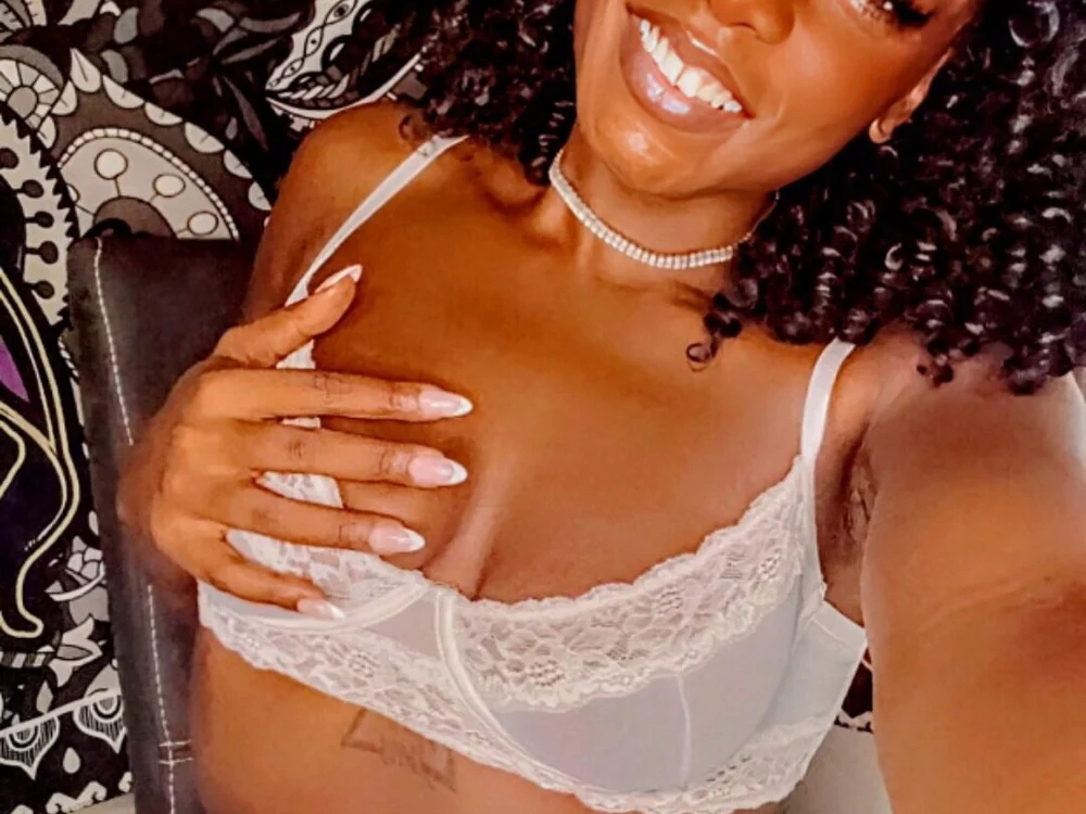 imLilliywaters' Offline XXX Chat