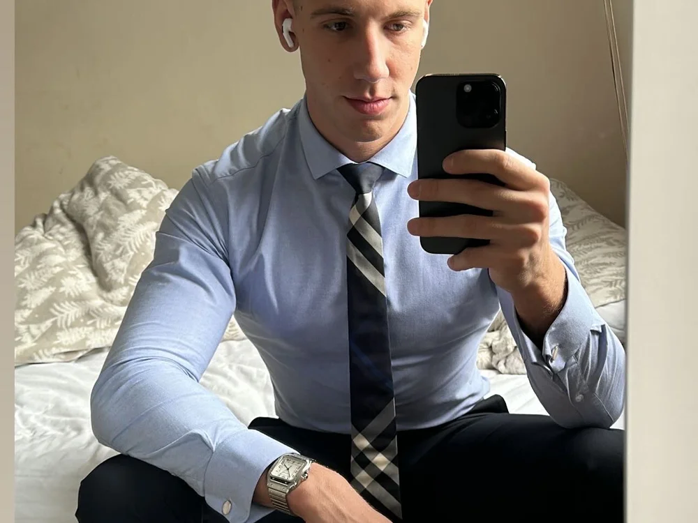 tallfithung's Offline XXX Chat