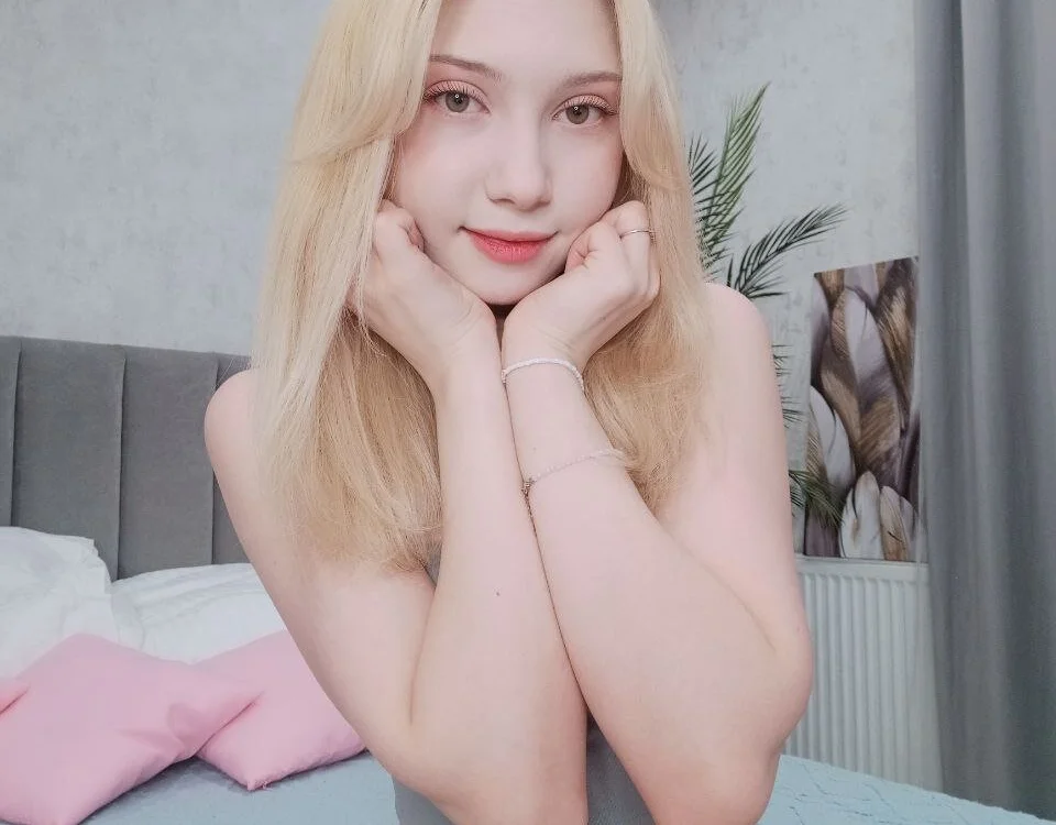 sweet_bl0nde Offline XXX Chat