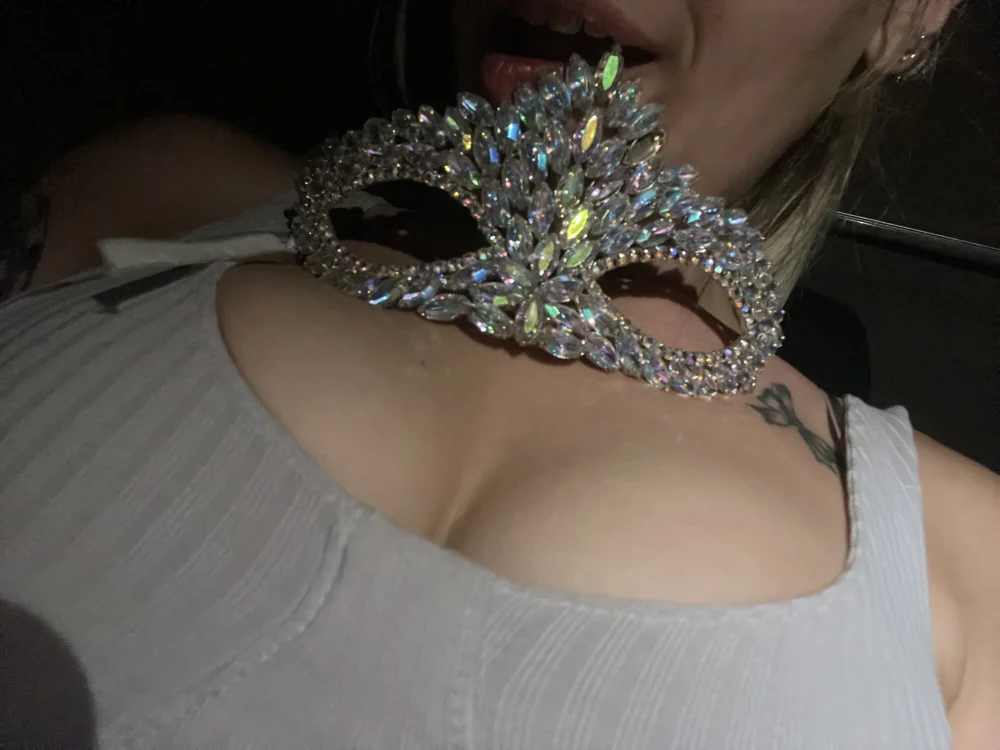 moon_diamondsex's Offline XXX Chat