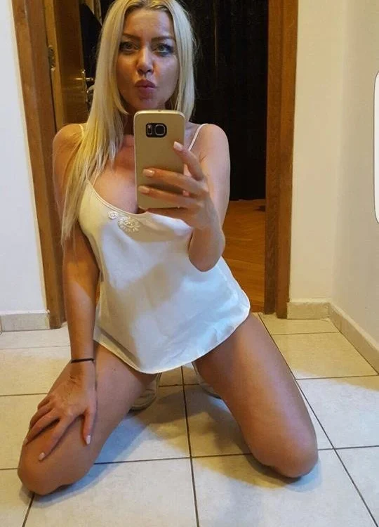 foxymilf2017's Offline XXX Chat