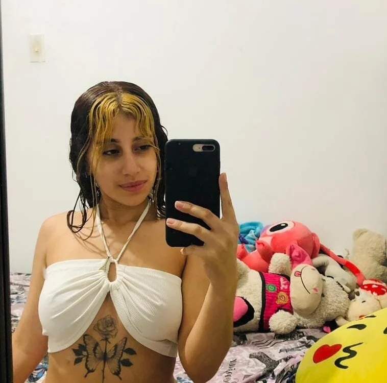 SLAVEGIRLS' Offline Chat Room