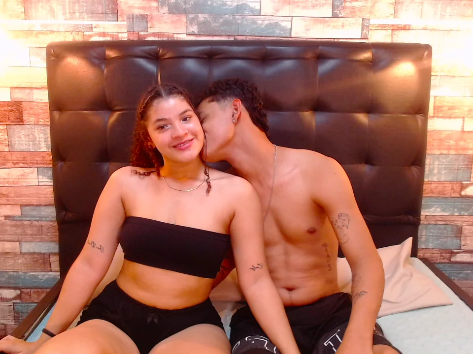 Emma_AndAlex's Offline XXX Chat