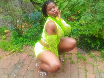 RoundaAssx22 - Girl 