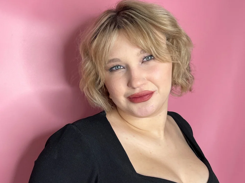 ElletteBrabson's Offline Chat Room