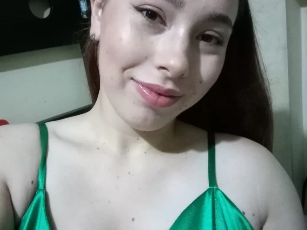 Annisof000 cam model