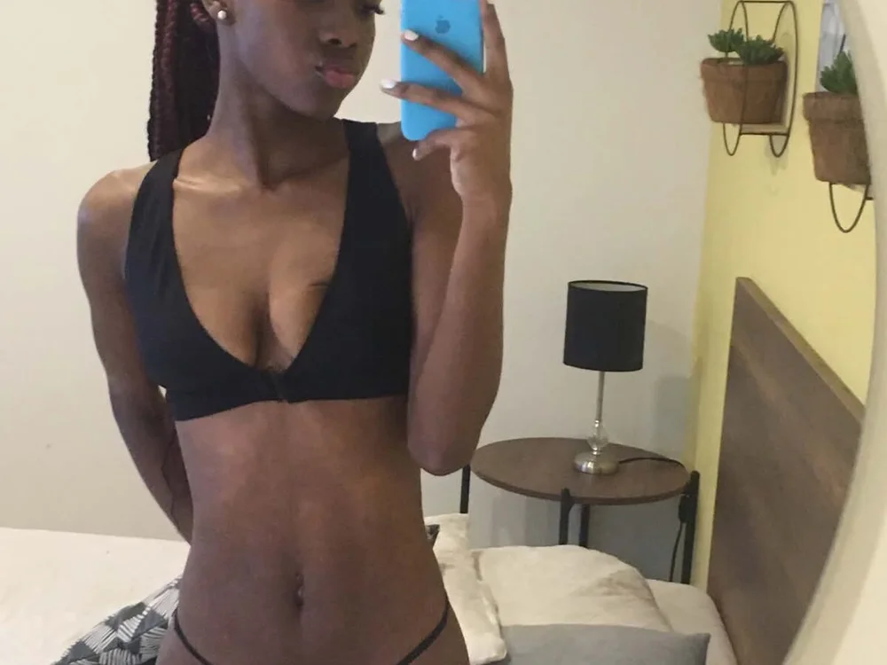 eboony_moon Offline XXX-Chat