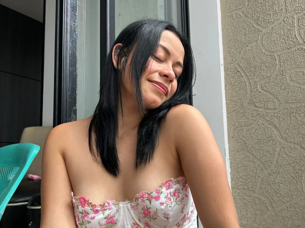 EstrellaProhibida's Offline Chat Room