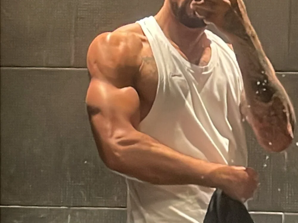 inches_by_L Chat XXX offline