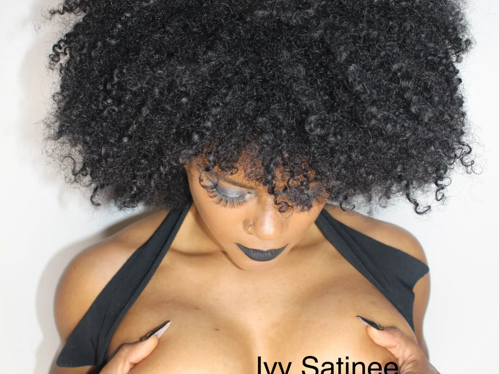 IvySatinee's Offline XXX Chat