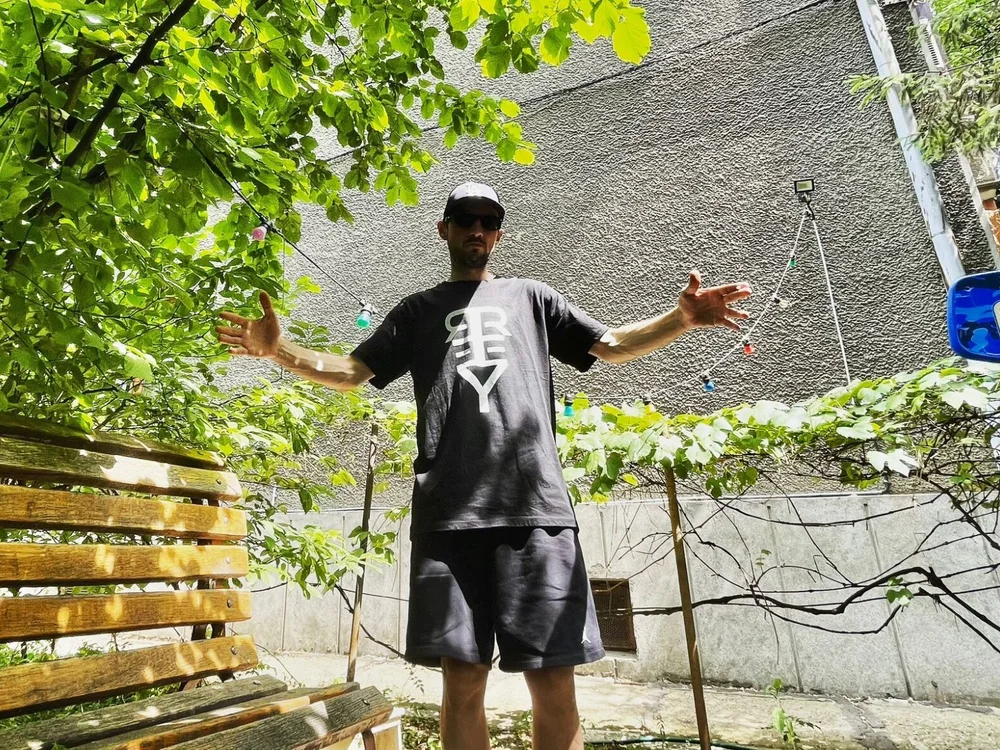 Offline chatovací místnost thicknessmonsta