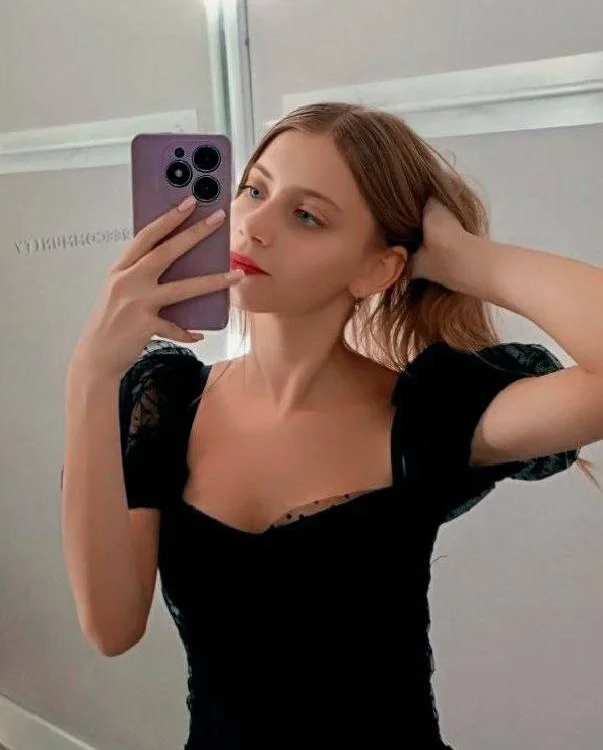 HelenHale Offline XXX-Chat