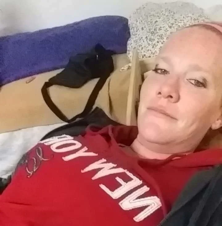 RedHeadPrincess2020's Offline Chat Room