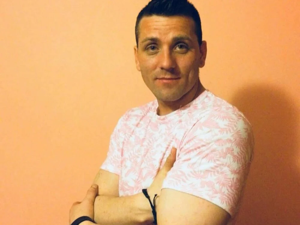 Baiat_Finut1's Offline XXX Chat