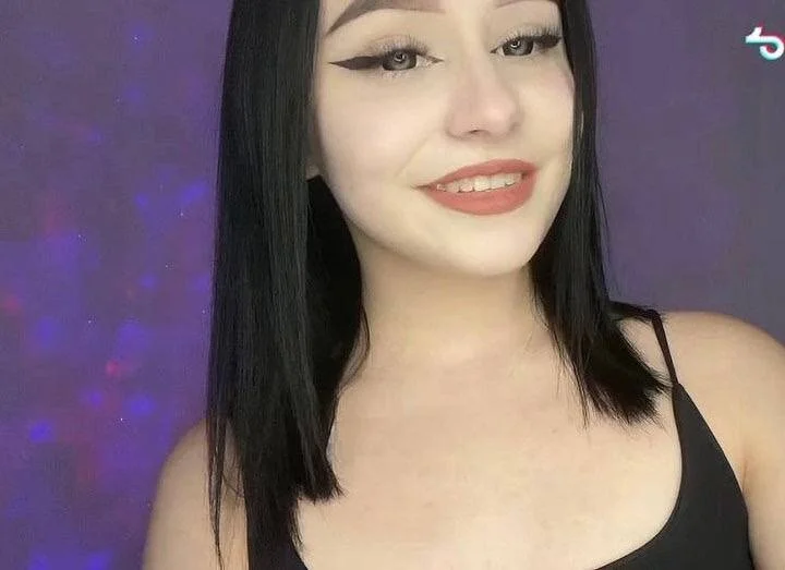 TeenElly's Offline Chat Room