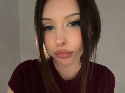 MichelKalich Female Brunettespetite Online Webcam Chat