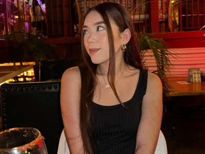 Little_Ari_ private show