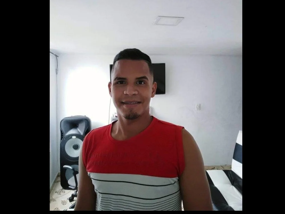 DANIEL1OF's Offline Chat Room