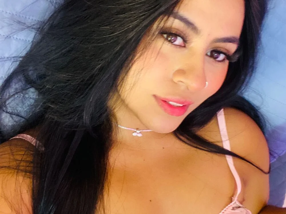 Mia_cm's Offline XXX Chat