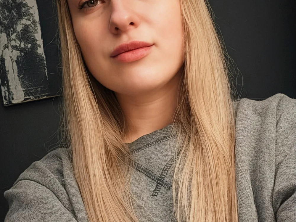 Alisa_Richards' Offline Chat Room