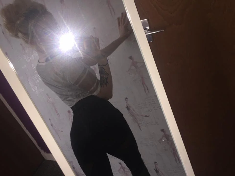 Violet_Angel's Offline XXX Chat
