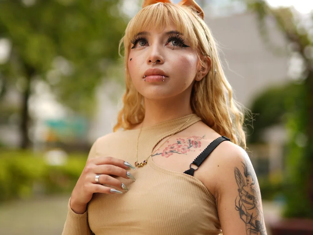 Sophia_Bellucci Adlı Modelin Çevrimdışı XXX Sohbeti